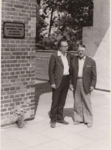 Aimé Bonifas (l.) und Amaro Castellvi (r.), 1975. Foto: Gedenkstätte Gardelegen.